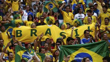 Argentina y Brasil, sancionados por la FIFA por sus aficionados