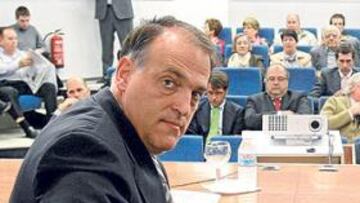 <b>UNA EXPOSICIÓN DIDÁCTICA. </b>Tanto Javier Tebas como Plácido Rodríguez hicieron de la ponencia un acto instructivo y entretenido.