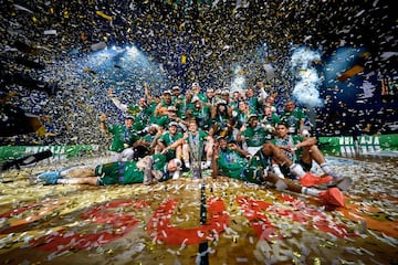 El Unicaja de Mlaga, campen de la Basket Champions League tras ganar 67-83 al Galatasaray. Segundo a?o consecutivo que conquista el trofeo.
