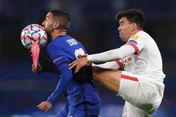 Marcos Acuña y Hakim Ziyech.