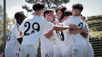 El Juvenil A del Real Madrid celebra la sentencia de Barroso al Athletic.