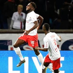 Boulaye Dia, de séptima división a marcar de chilena al PSG en dos años