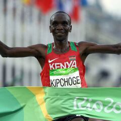 Marathon attempt: Kipchoge narrowly misses two-hour Monza marathon attempt