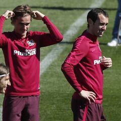 Gameiro, Giménez y Gabi, en la lista contra el Sevilla