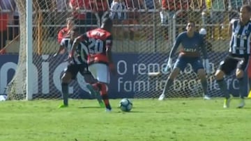 Vinicius, 'on fire' ante el Botafogo: larguero, bicicletas, caños... ¡lo que se viene!