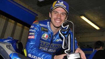 Mir con su trofeo de tercero en Portimao.