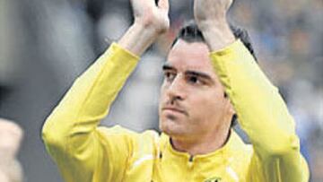 <b>AS LO ANUNCIÓ EL CINCO DE ABRIL</b>. AS publicó que Metzelder interesaba al Madrid el pasado 9 de marzo y adelantó que el fichaje ya estaba cerrado, sólo a falta de la firma del futbolista, el 5 de abril. En esa edición se explicó todo lo que Metzelder reconoció ayer en la entrevista al Westfälische Rundschau. Es la primera contratación de la próxima temporada.