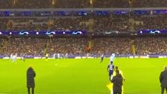 Se vuelve a viralizar la reacción de Guardiola cuando Vinicius agarró el balón a 70 metros de portería: historia del madridismo