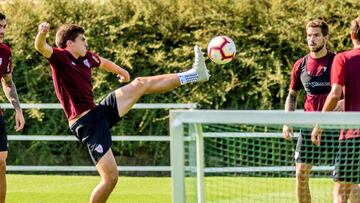 Iñigo Martínez en Lezama con Córdoba.