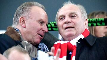 Moenchengladbach (Germany), 02/03/2019.- Bayern's chairman of the board Karl-Heinz Rummenigge (L) and Bayern's president Uli Hoeness (R) during the German Bundesliga soccer match between Borussia Moenchengladbach and FC Bayern Muenchen at Boruss