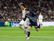 Pablo Durán en una carrera con Eder Militao en el Bernabéu.