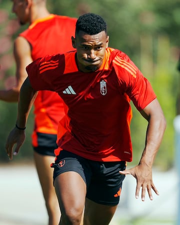 Primer entrenamiento de Loic Williams con el Granada.