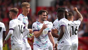 Soccer Football - Premier League - Nottingham Forest v AFC Bournemouth - The City Ground, Nottingham, Britain - August 17, 2024 AFC Bournemouth's Dango Ouattara celebrates with teammates after scoring a goal later disallowed REUTERS/Chris Radburn EDITORIAL USE ONLY. NO USE WITH UNAUTHORIZED AUDIO, VIDEO, DATA, FIXTURE LISTS, CLUB/LEAGUE LOGOS OR 'LIVE' SERVICES. ONLINE IN-MATCH USE LIMITED TO 120 IMAGES, NO VIDEO EMULATION. NO USE IN BETTING, GAMES OR SINGLE CLUB/LEAGUE/PLAYER PUBLICATIONS. PLEASE CONTACT YOUR ACCOUNT REPRESENTATIVE FOR FURTHER DETAILS..