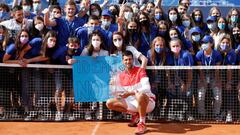 Belgrade (Serbia), 29/05/2021.- Novak Djokovic (C) of Serbia poses with the trophy and volunteers after winning his final match against Alex Molcan of Slovakia at the Belgrade Open tennis tournament in Belgrade, Serbia, 29 May 2021. (Tenis, Eslovaquia, Belgrado) EFE/EPA/ANDREJ CUKIC