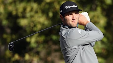 Jon Rahm golpea una bola durante el Safeway Open.