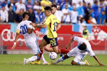 Con goles de James, Borré, Sinisterra y Asprilla, la Selección  Colombia ganó 4-1 en el debut de Néstor Lorenzo.