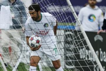 2-1. Raúl González anotó elgol de la victoria.