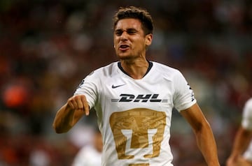 Debido a la suspensión que Marcelo Díaz acarreó desde el torneo pasado, Escamilla comenzó el Apertura 2018 como titular en la contención de Pumas. Luego de tres jornadas, y tras la inesperada salida del 'Chelo', el campeón del mundo Sub-17 se adueñó del medio campo felino y ante Atlas colaboró con un gol para ayudar a romper una maldición que el Club Universidad arrastraba desde hace 14 años en el Estadio Jalisco.