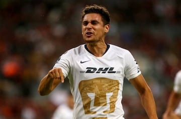 Debido a la suspensión que Marcelo Díaz acarreó desde el torneo pasado, Escamilla comenzó el Apertura 2018 como titular en la contención de Pumas. Luego de tres jornadas, y tras la inesperada salida del 'Chelo', el campeón del mundo Sub-17 se adueñó del medio campo felino y ante Atlas colaboró con un gol para ayudar a romper una maldición que el Club Universidad arrastraba desde hace 14 años en el Estadio Jalisco. 