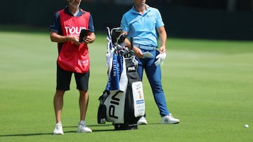ATLANTA, GEORGIA - AUGUST 25: Viktor Hovland of Norway talks with his caddie Shay Knight on the seventh hole during the second round of the TOUR Championship at East Lake Golf Club on August 25, 2023 in Atlanta, Georgia.   Kevin C. Cox/Getty Images/AFP (Photo by Kevin C. Cox / GETTY IMAGES NORTH AMERICA / Getty Images via AFP)