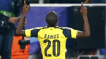 Adrián Ramos celebrando un gol en Champions League.