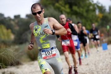 El segundo Du Cross de Aldea del Fresno fue una cita que pudieron disfrutar en la ma?ana del domingo m¨¢s de 160 participantes y que estuvo enmarcada en el fin de semana solidario que la localidad organiz¨® para recaudar fondos para la lucha contra el c¨¢nce