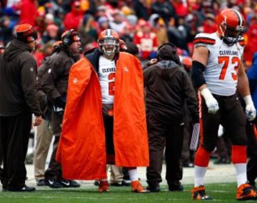 Johnny Manziel con una batamanta. ?La vida puede ser maravillosa!