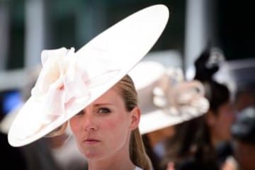 Ascot es noticia estos días por la visita de la Familia Real Británica a las carreras y por el glamour que se respira.