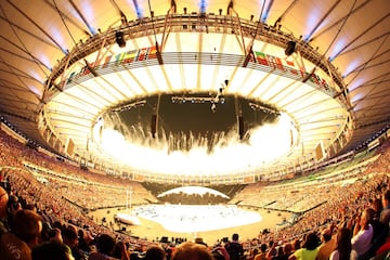 RIO DE JANEIRO, BRAZIL - AUGUST 05:  Fireworks explode on the stadium roof during the Opening Ceremony of the Rio 2016 Olympic Games at Maracana Stadium on August 5, 2016 in Rio de Janeiro, Brazil.  (Photo by Patrick Smith/Getty Images)