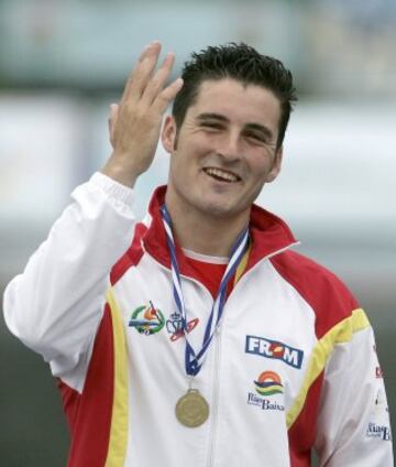 David Cal tras ganar la medalla de bronce en la final de C1 1000 metros de los Europeos de Pontevedra 2007.