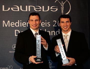 
Los hermanos Vitali y Wladimir Klitschko se proclamaron simultneamente campeones mundiales de los pesos pesados en boxeo, teniendo en sus manos los cinturones de la divisin entre 2011 y 2013. Ambos hermanos se volcaron plenamente con Ucrania tras la ofensiva rusa y han ocupado puestos polticos de poder.
