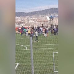 Once heridos al caer una tribuna en entrevista a Iniesta