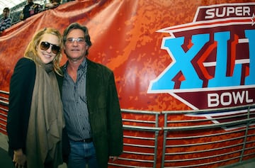 La actriz, hija de Goldie Hawn, es una reconocida fan de Denver Broncos. En la imagen, durante al Super Bowl de 2008 junto a su padrastro Kurt Russell