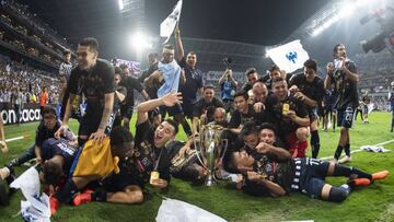 Jugadores de Monterrey le cantan a Tigres tras final de Concacaf