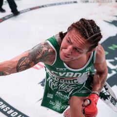 Cyborg repite el KO a Smith