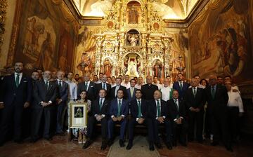 El Betis se da un baño de masas en la ofrenda a la Virgen de Valme