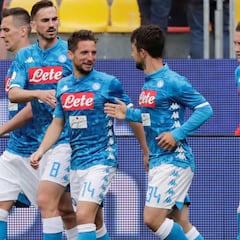 Mertens alcanza a Maradona en el partido ante el Frosinone