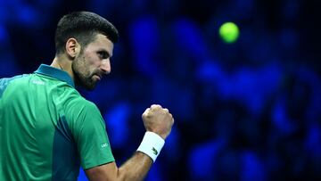 Novak Djokovic un punto contra Carlos Alcaraz en las ATP Finals de Turín.