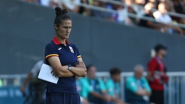 Spain's coach Montse Tome looks on in the women's group C football match between Spain and Nigeria during the Paris 2024 Olympic Games at the La Beaujoire Stadium in Nantes on July 28, 2024. (Photo by ROMAIN PERROCHEAU / AFP)