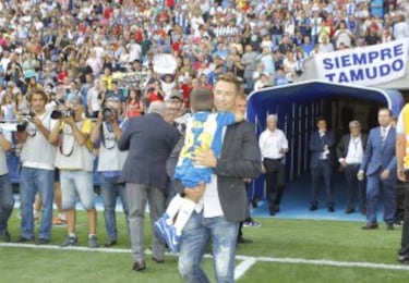 Homenaje, 12 septiembre 2015, antes de un Espanyol-Real Madrid: hace el saque de honor en Cornell con su hijo en brazos. En septiembre de 2016 entra a formar parte de la estructura del Espanyol, en la que sigue trabajando en la actualidad.