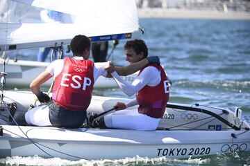 Jordi Xammar y Nico Rodríguez se felicitan por haber conseguido el bronce.