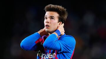 BARCELONA, SPAIN - DECEMBER 04: Riqui Puig of FC Barcelona reacts during the La Liga Santander match between FC Barcelona and Real Betis at Camp Nou on December 04, 2021 in Barcelona, Spain. (Photo by Eric Alonso/Getty Images)