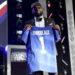 Kayvon Thibodeaux hace donación a caridad para obtener número deseado