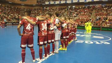 Los penaltis sonr¨ªen a ElPozo ante el Bar?a y roza el t¨ªtulo