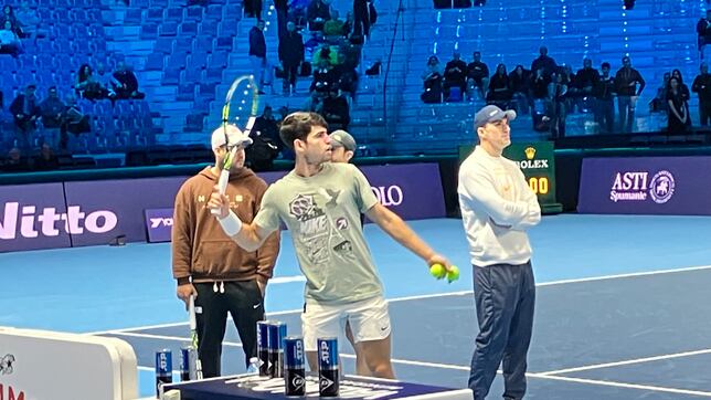 Alcaraz calienta para jugar contra Rublev