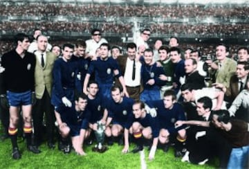 España se proclamó campeona de la segunda edición de la Eurocopa, el triunfo sonrió al equipo español. En 1964 había un equipo de jugadores extraorinarios con dos enormes cracks, Luis Suárez y amancio.
