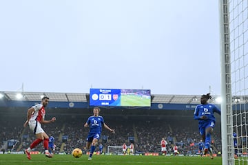 Arsenal's Spanish midfielder #23 Mikel Merino (L) scores their second goal during the English Premier League football match between Leicester City and Arsenal at King Power Stadium in Leicester, central England on February 15, 2025. (Photo by JUSTIN TALLIS / AFP) / RESTRICTED TO EDITORIAL USE. No use with unauthorized audio, video, data, fixture lists, club/league logos or 'live' services. Online in-match use limited to 120 images. An additional 40 images may be used in extra time. No video emulation. Social media in-match use limited to 120 images. An additional 40 images may be used in extra time. No use in betting publications, games or single club/league/player publications. / 