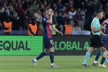 1-0. Dani Olmo celebra el primer tanto.