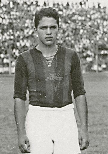 Fue de los primeros centroamericanos en jugar en Chile y lo hizo para el Audax Italiano y la Universidad Católica.