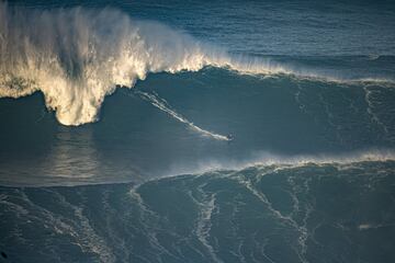 Las olas de Epsilon en Nazaré.